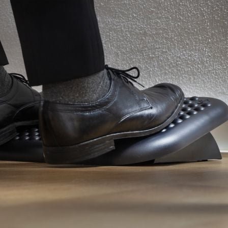 Reposapiés ergonómico/ inclinable/ ajustable ngs footnest/ 448 x 335mm - Imagen 3